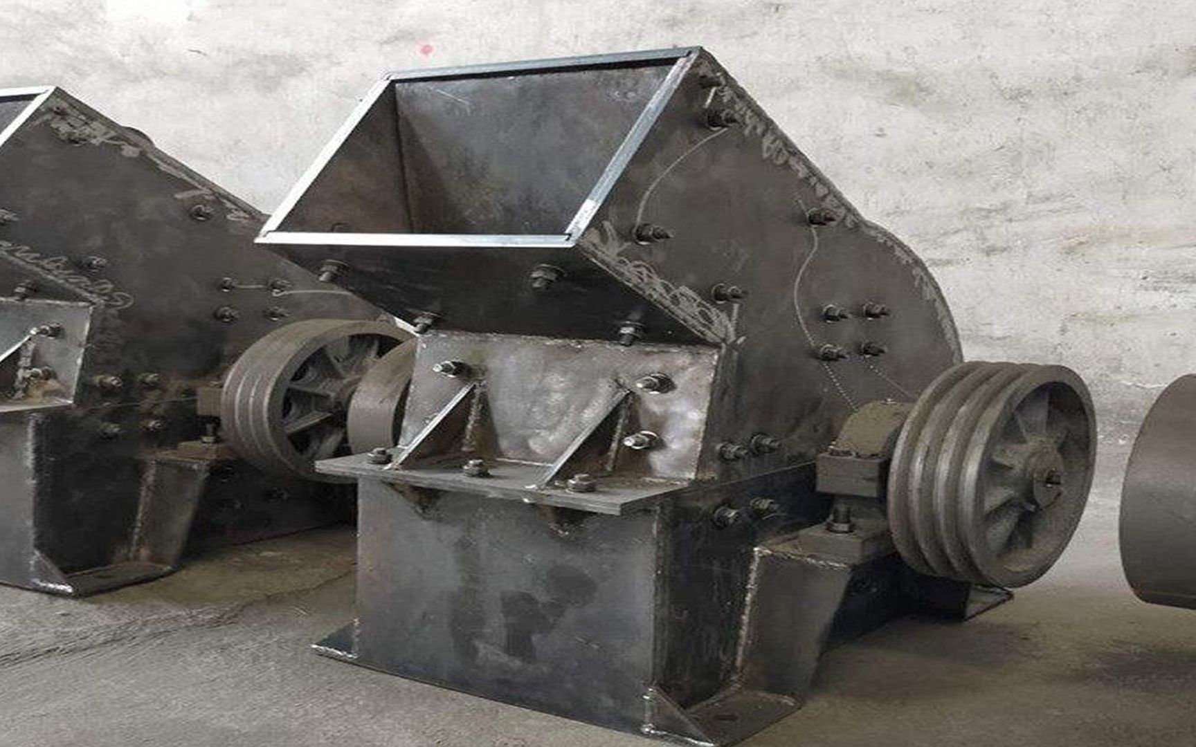 磚頭瓦塊破碎機(jī) 嵩科小型移動式制砂機(jī) 建筑垃圾粉碎機(jī) 廢舊陶瓷破碎設(shè)備